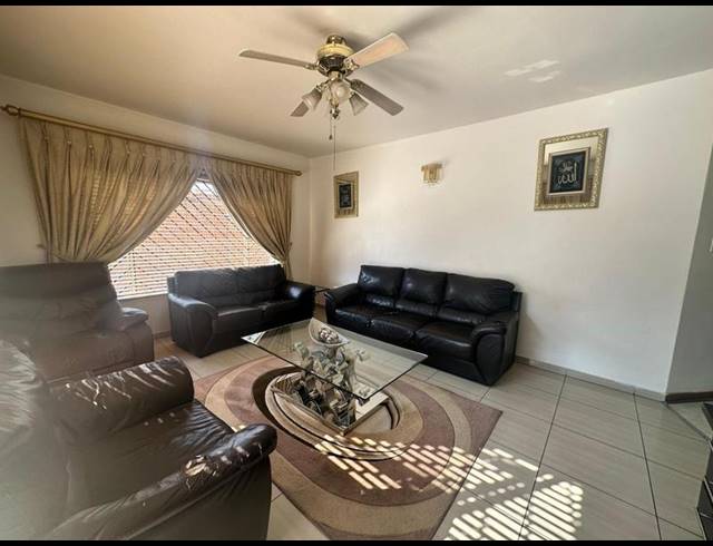 5 BEDROOM HOUSE FOR SALE IN LAUDIUM